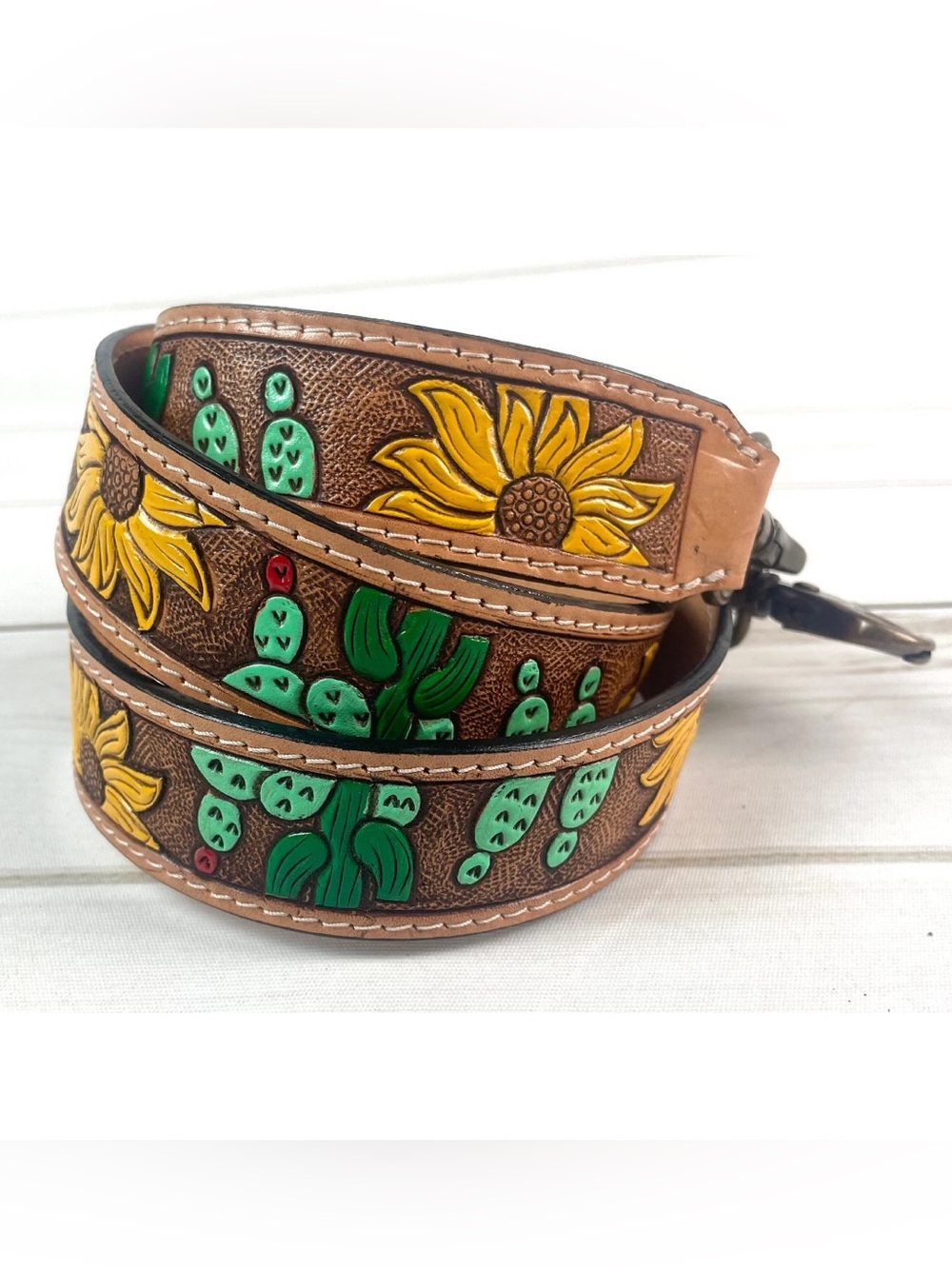 American Darling hand-tooled leather strap features a vibrant, hand-painted NWT
